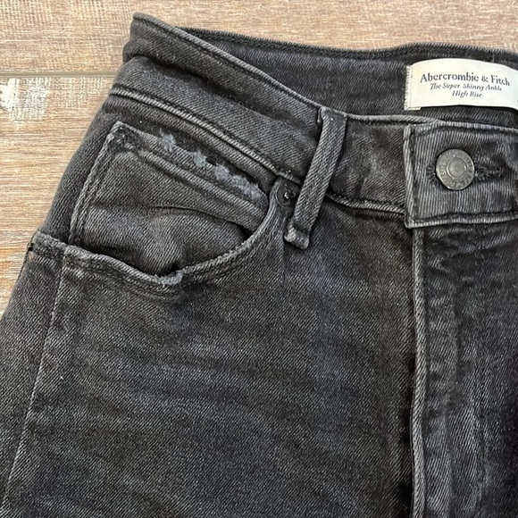 NWT super skinny ankle jeans - Picture 3 of 4